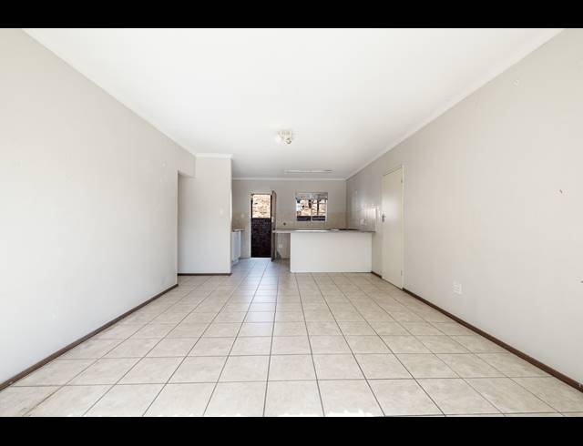 3 BEDROOM TOWNHOUSE FOR SALE IN SUNDOWNER